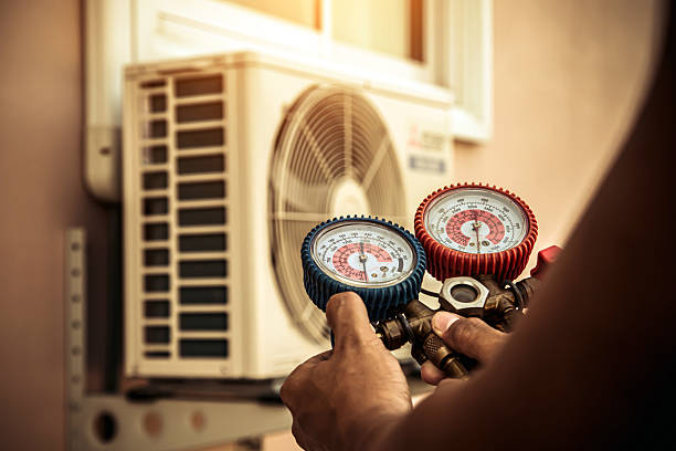 Professional Ac Installation technician working in Felt, ID